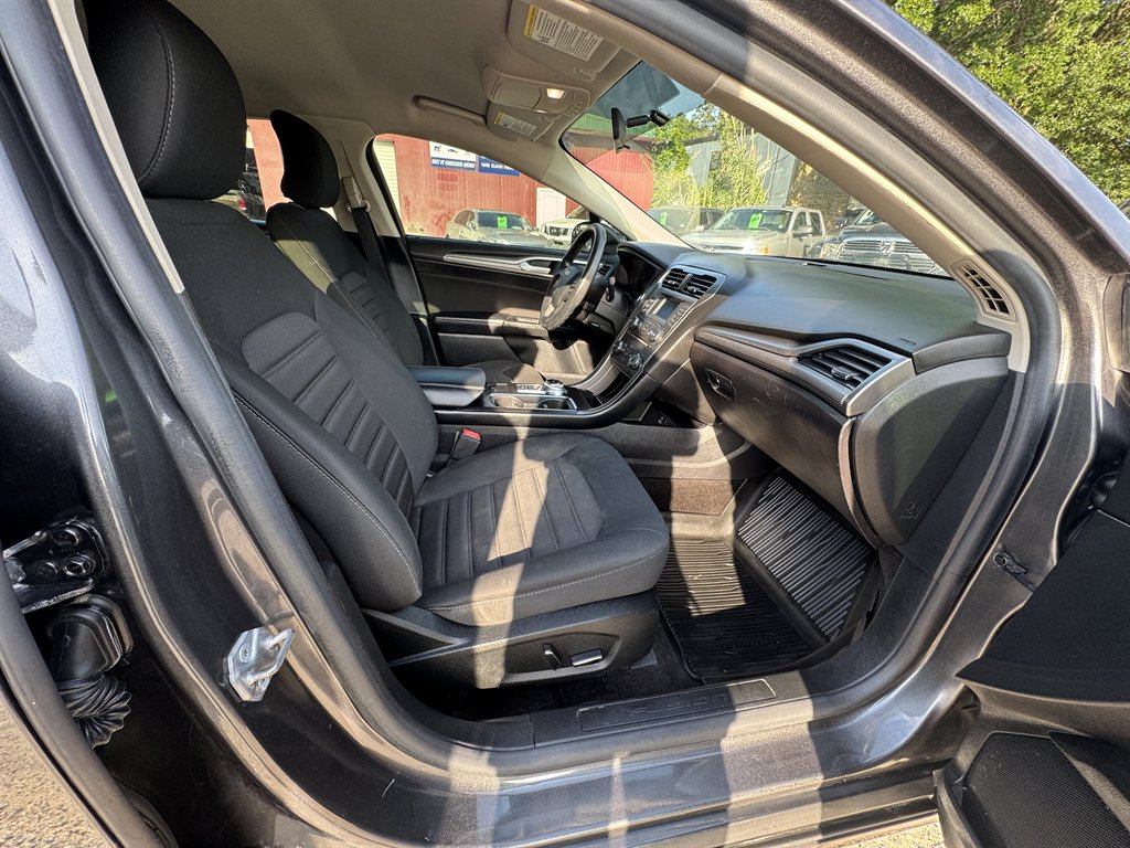 2018 Ford Fusion SE photo