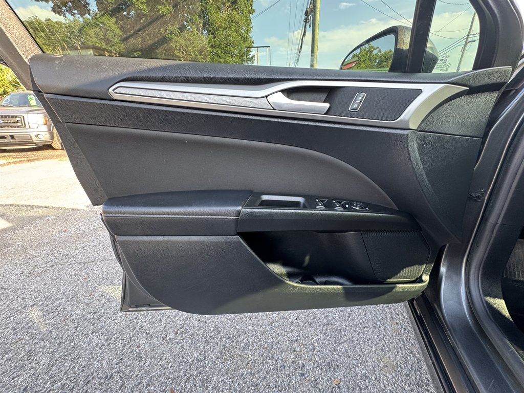 2018 Ford Fusion SE photo