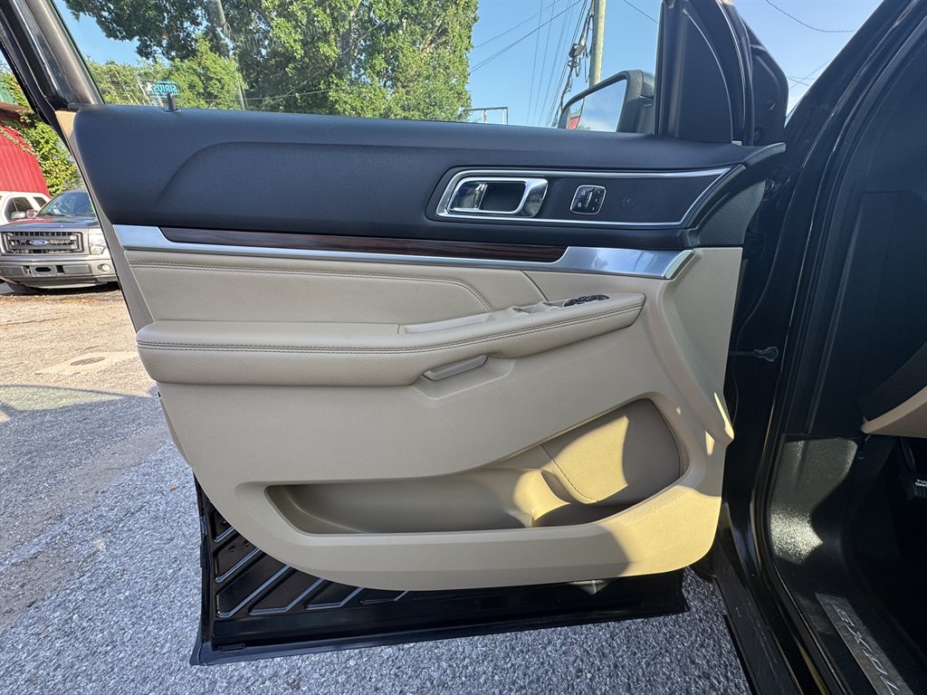 2017 Ford Explorer Limited photo