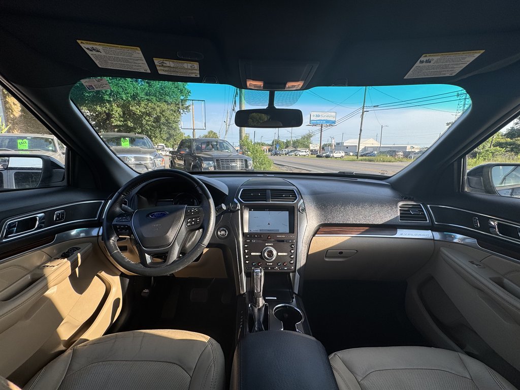 2017 Ford Explorer Limited photo