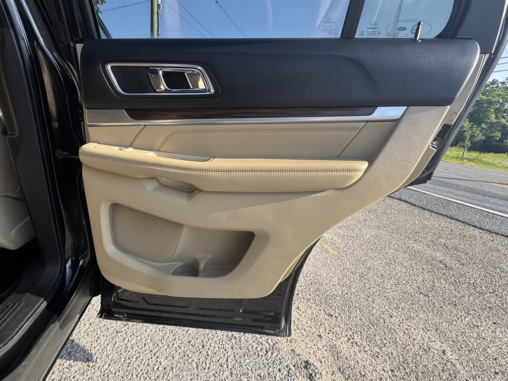2017 Ford Explorer Limited photo
