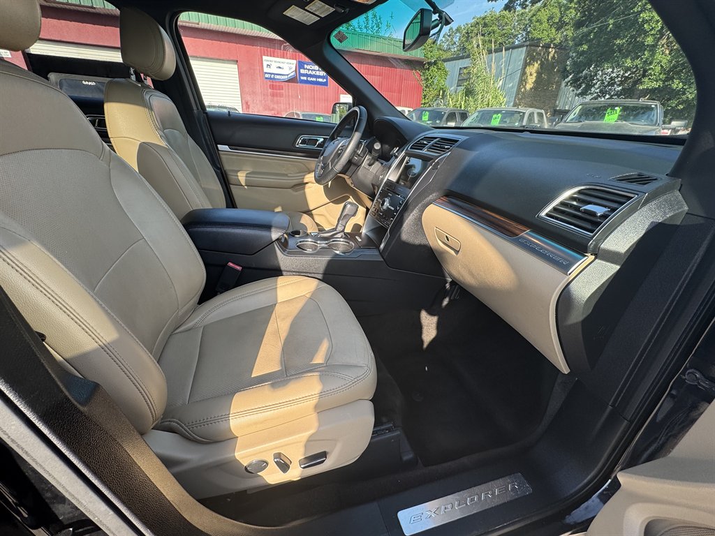 2017 Ford Explorer Limited photo