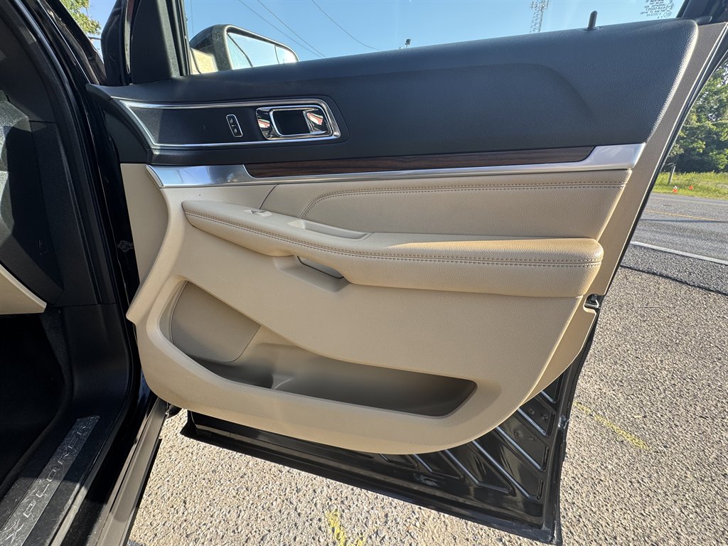 2017 Ford Explorer Limited photo