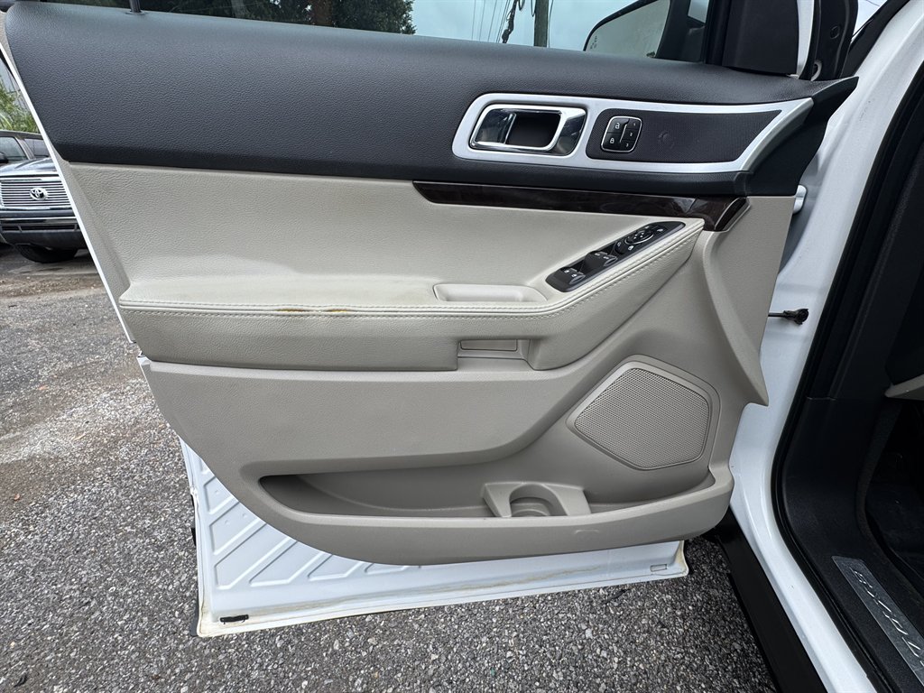 2014 Ford Explorer - $12,995