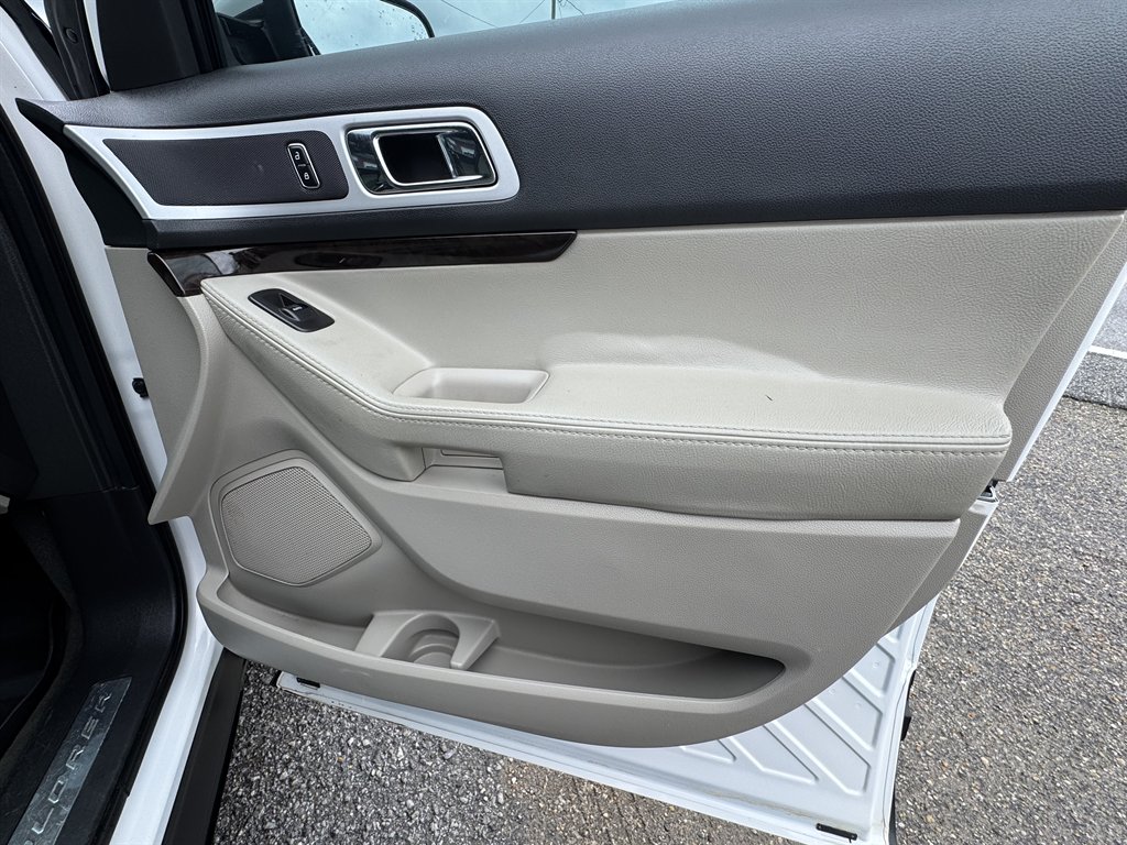 2014 Ford Explorer - $12,995