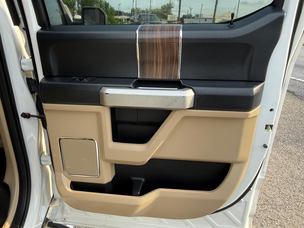 2015 Ford F-150 - $17,995