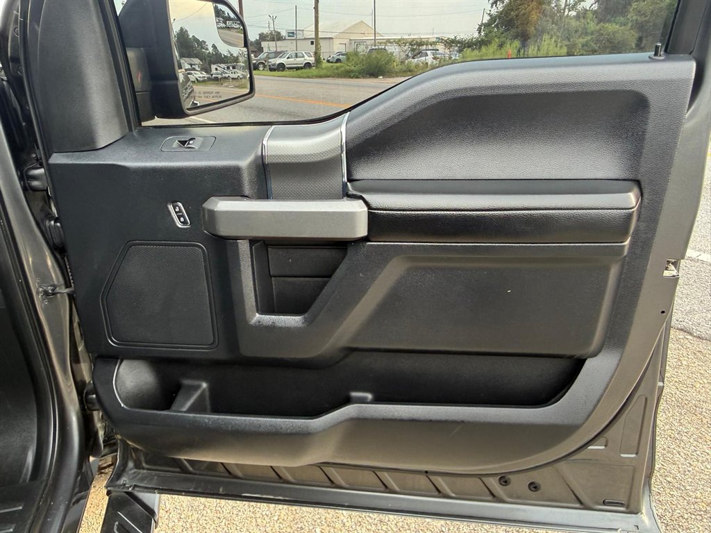 2016 Ford F-150 - $19,995