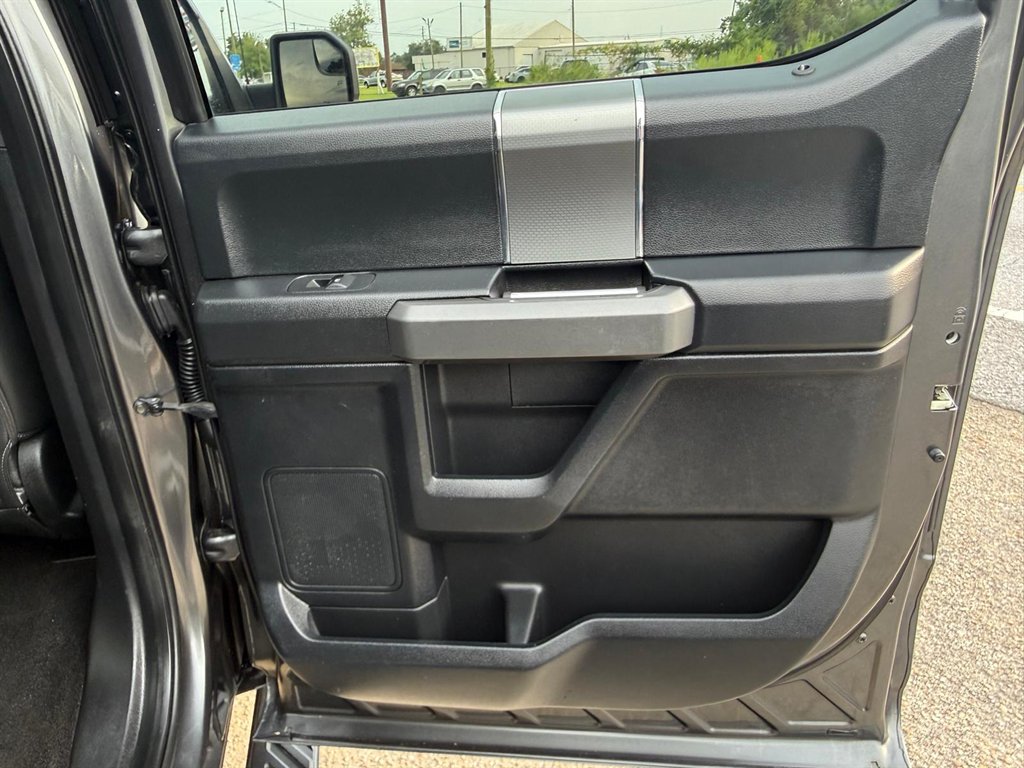 2016 Ford F-150 - $19,995