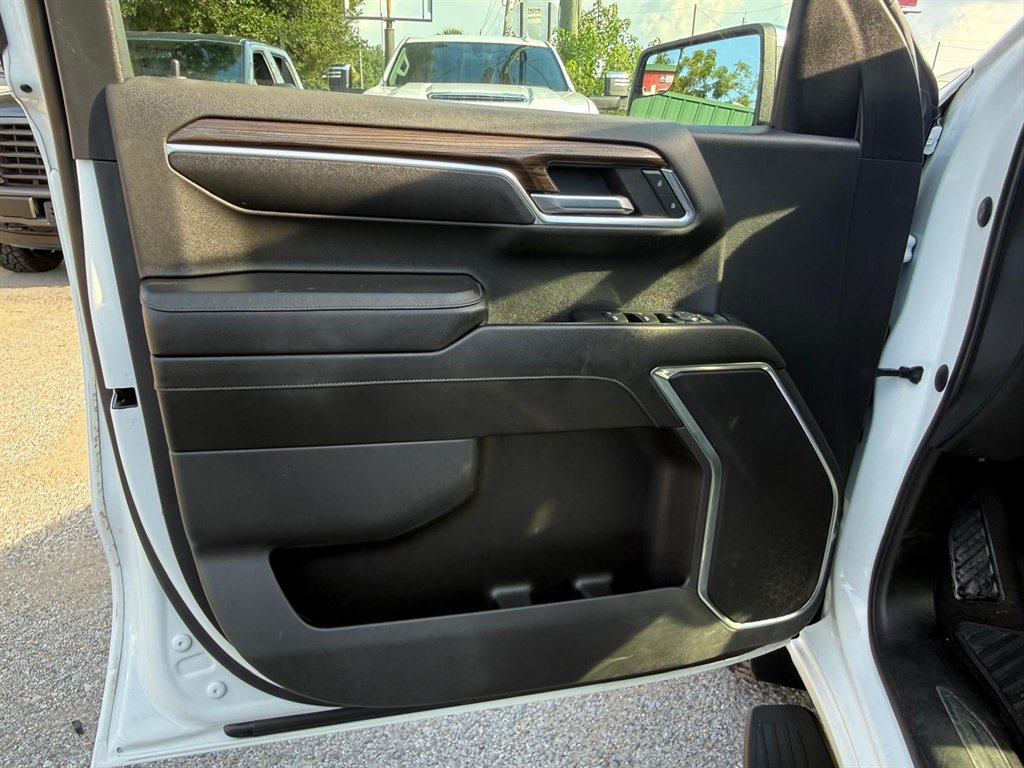 2023 Chevrolet Silverado - $22,995
