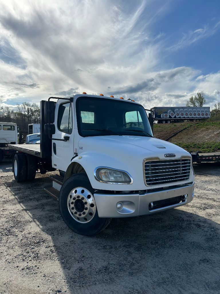 The 2005 Freightliner M2  photos