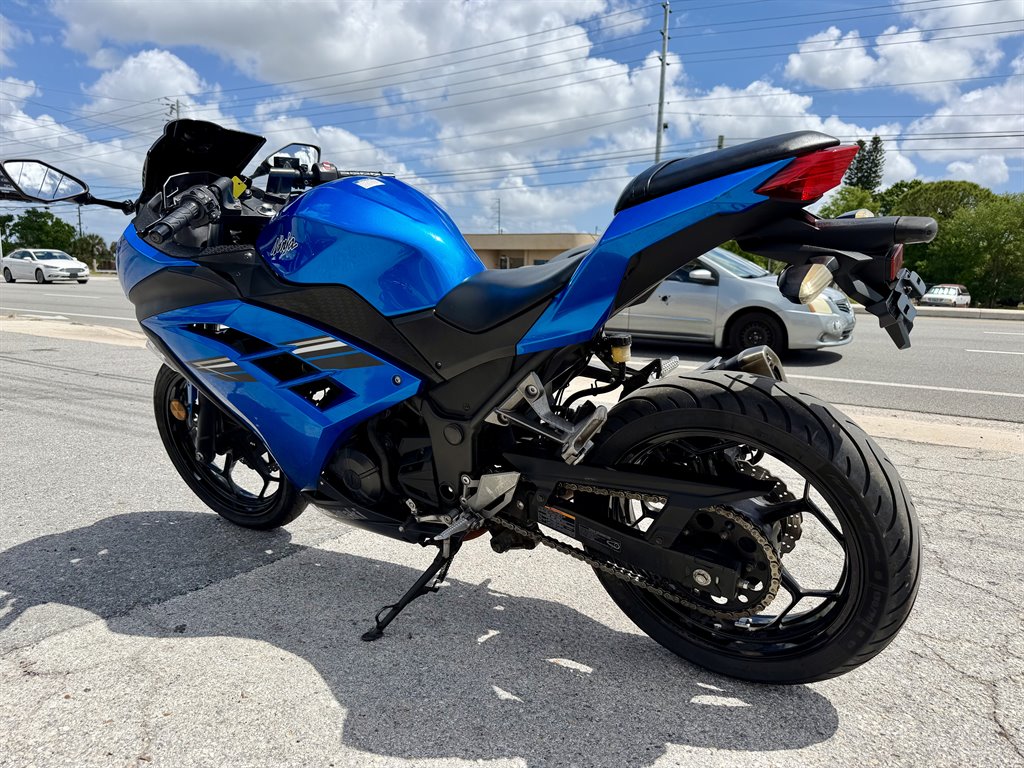2017 Kawasaki Ninja 300 - $4,300