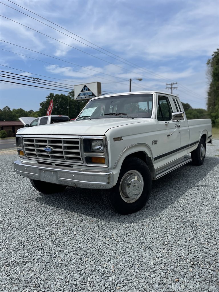 The 1986 Ford F-250 photos