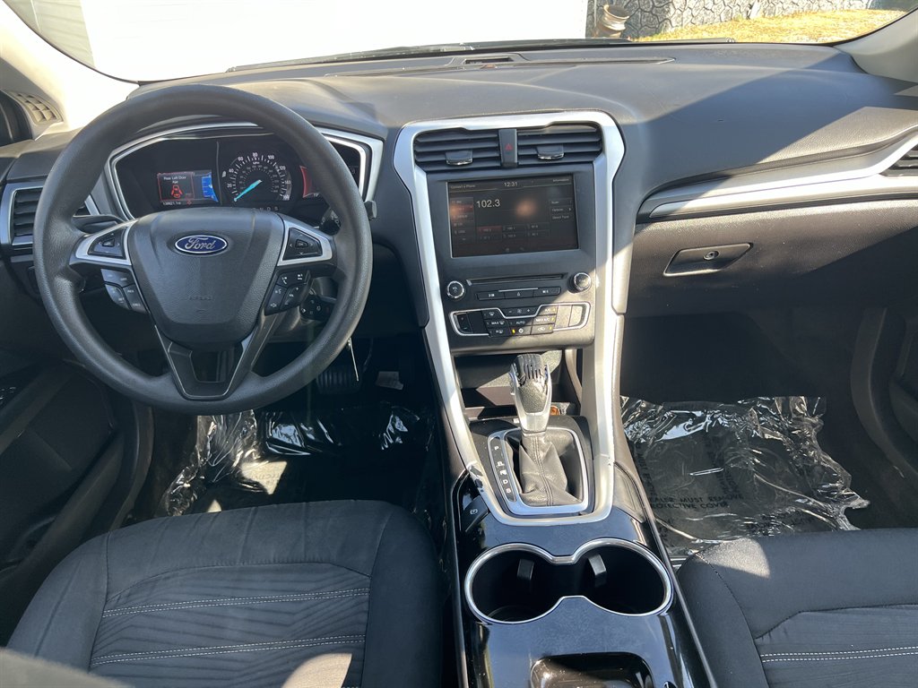 2016 Ford Fusion SE photo