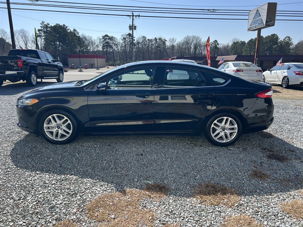 2016 Ford Fusion SE photo
