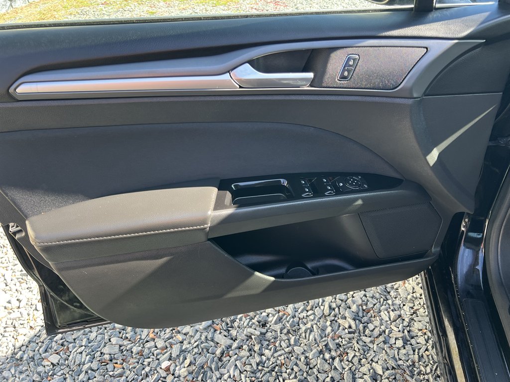 2016 Ford Fusion SE photo