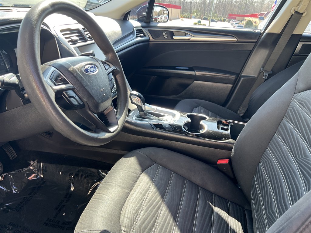 2016 Ford Fusion SE photo
