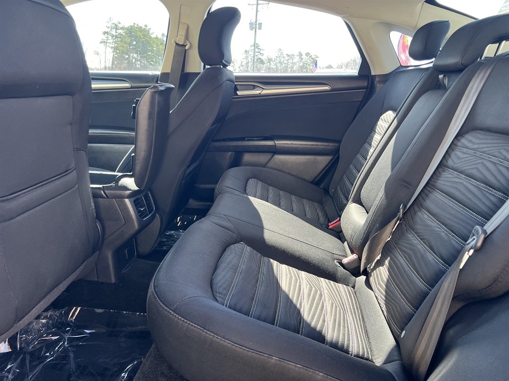 2016 Ford Fusion SE photo