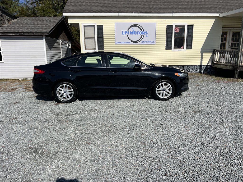2016 Ford Fusion SE photo