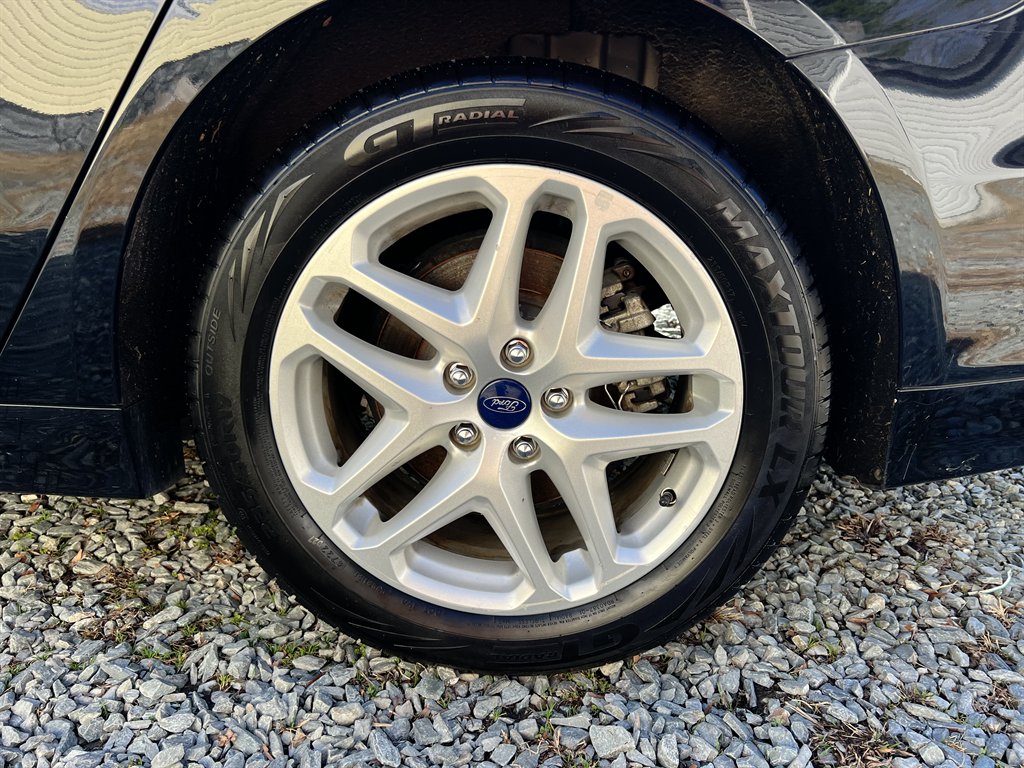 2016 Ford Fusion SE photo