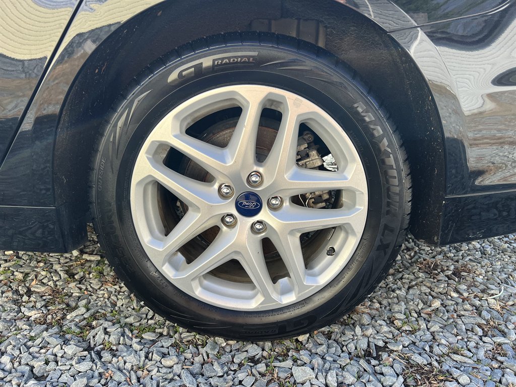 2016 Ford Fusion SE photo