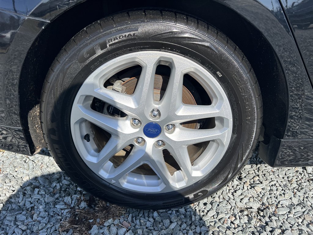 2016 Ford Fusion SE photo