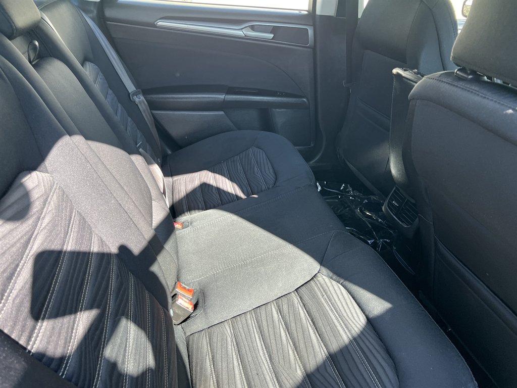 2016 Ford Fusion SE photo