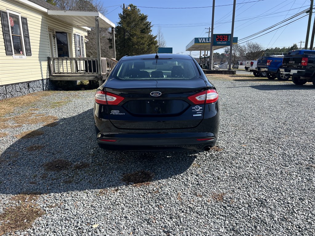 2016 Ford Fusion SE photo