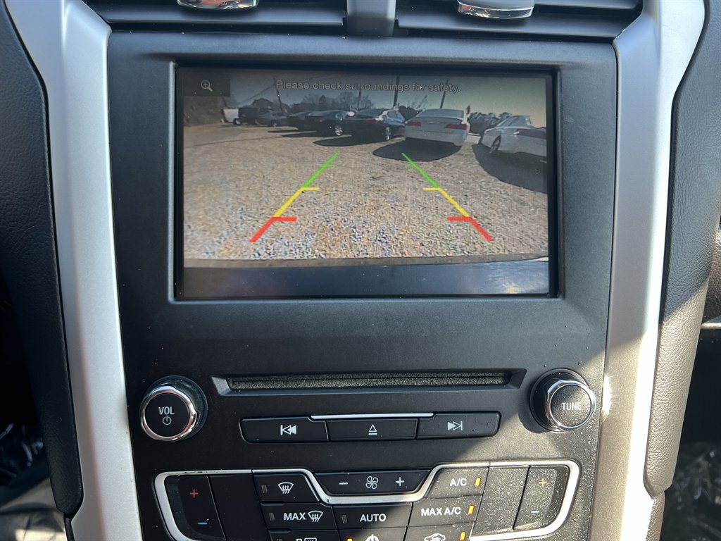 2016 Ford Fusion SE photo