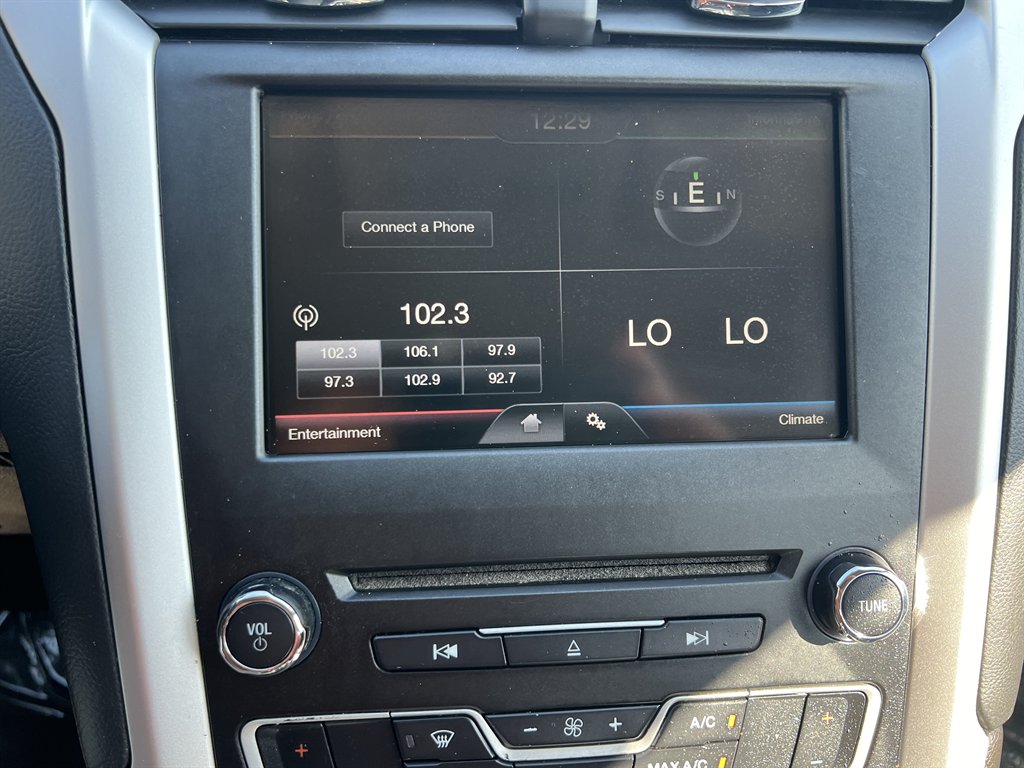 2016 Ford Fusion SE photo