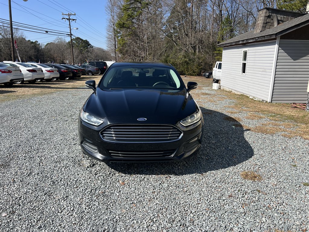 2016 Ford Fusion SE photo
