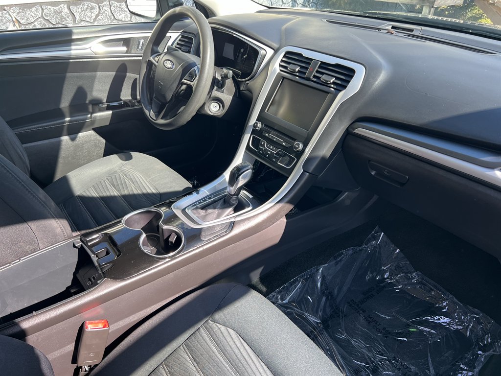 2016 Ford Fusion SE photo