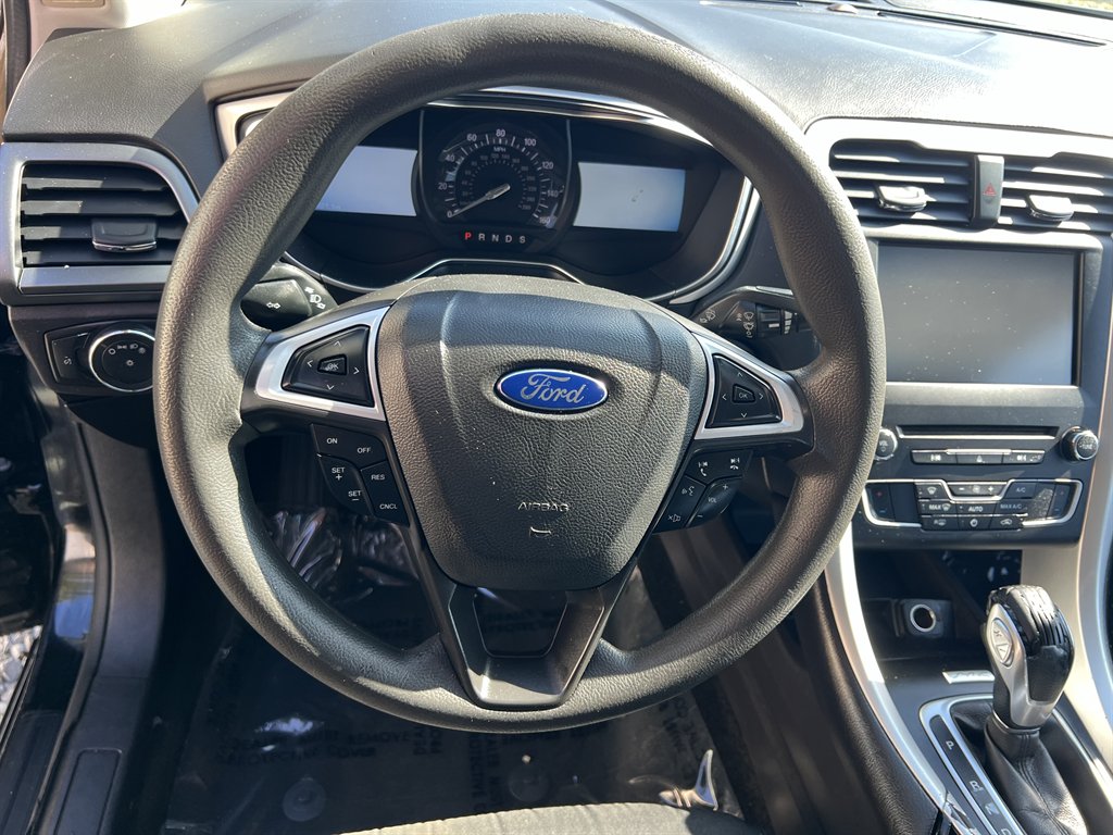2016 Ford Fusion SE photo
