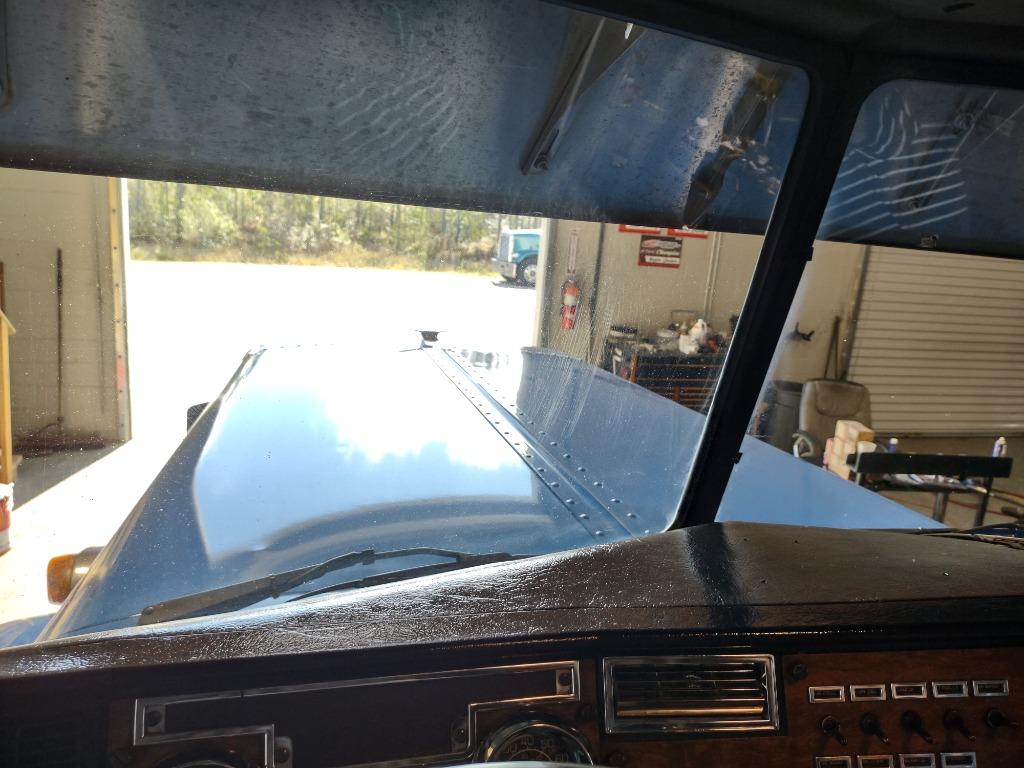 1999 Peterbilt 379 - $59,500