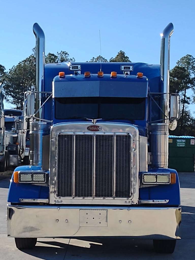 1999 Peterbilt 379 - $59,500