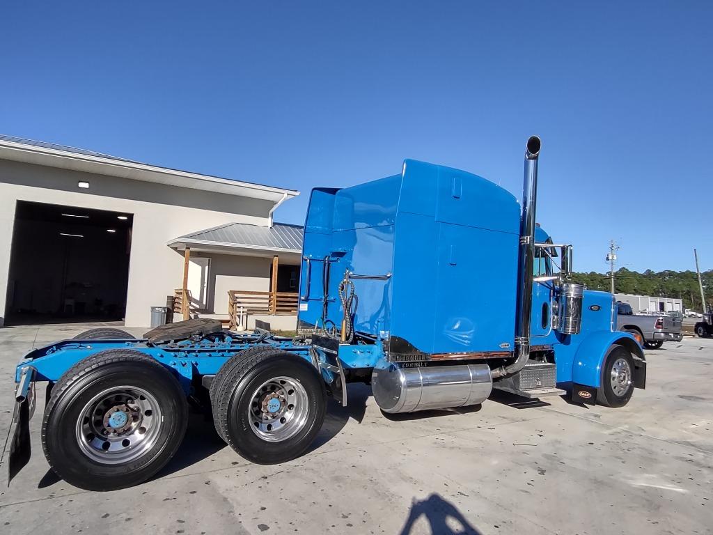 1999 Peterbilt 379 - $59,500