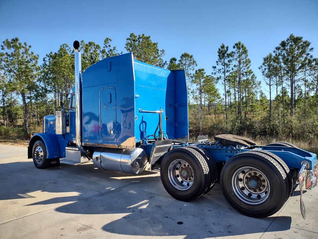 1999 Peterbilt 379 - $59,500