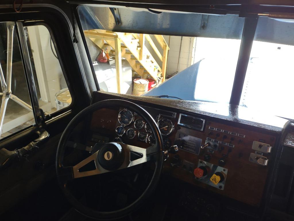 1999 Peterbilt 379 - $59,500
