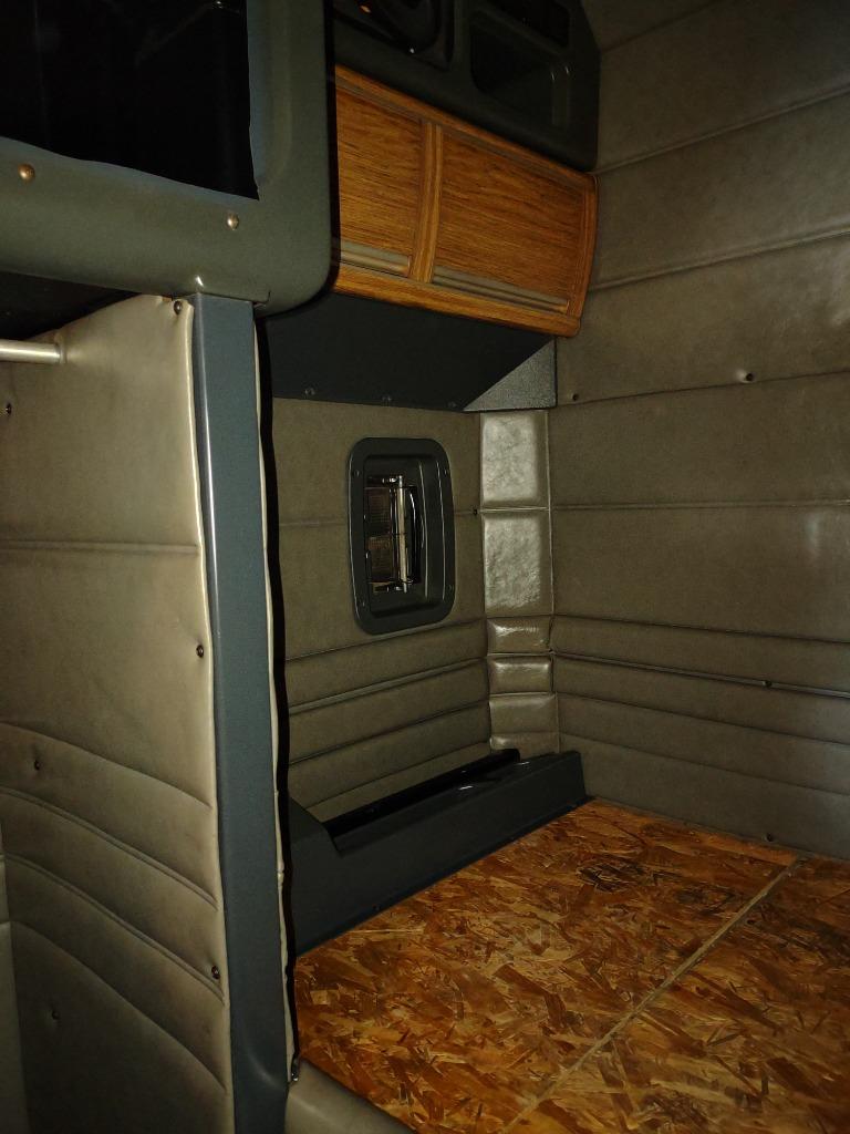 1999 Peterbilt 379 - $59,500