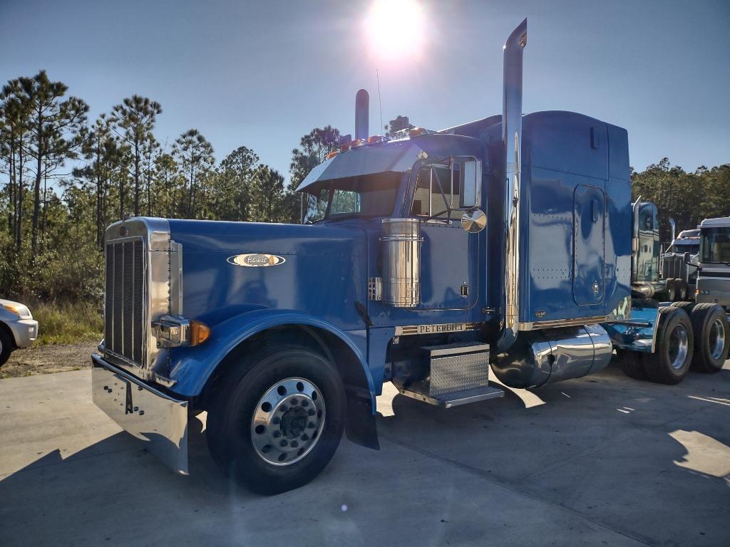 1999 Peterbilt 379 - $59,500