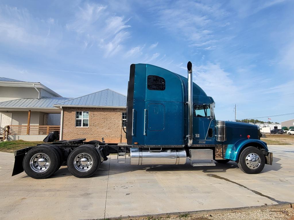 2006 Freightliner Fld132 - $65,900