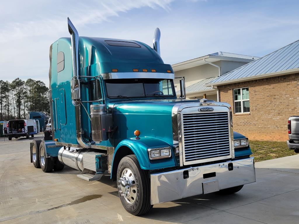 2006 Freightliner Fld132 - $65,900