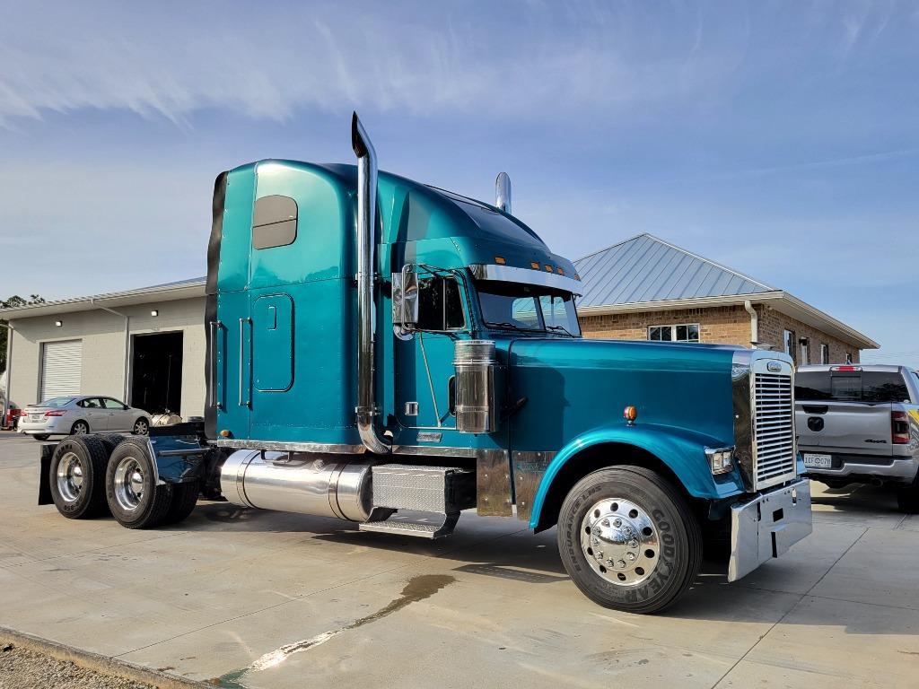 2006 Freightliner Fld132 - $65,900