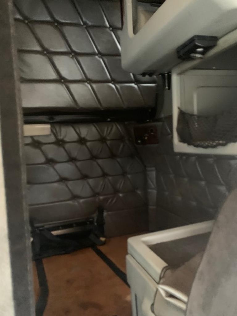 2006 Freightliner Fld132 - $65,900