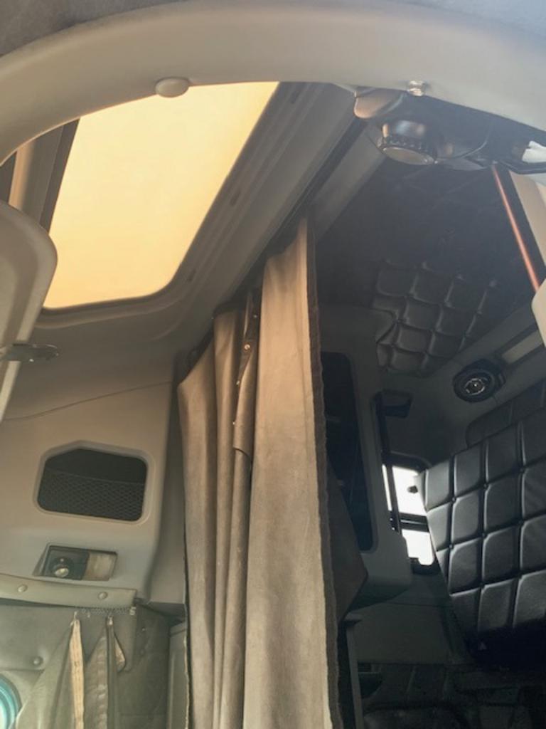 2006 Freightliner Fld132 - $65,900