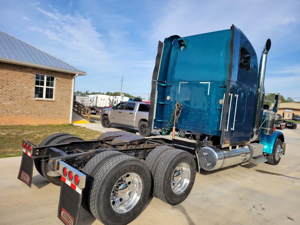 2006 Freightliner Fld132 - $65,900