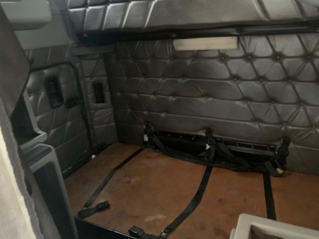 2006 Freightliner Fld132 - $65,900