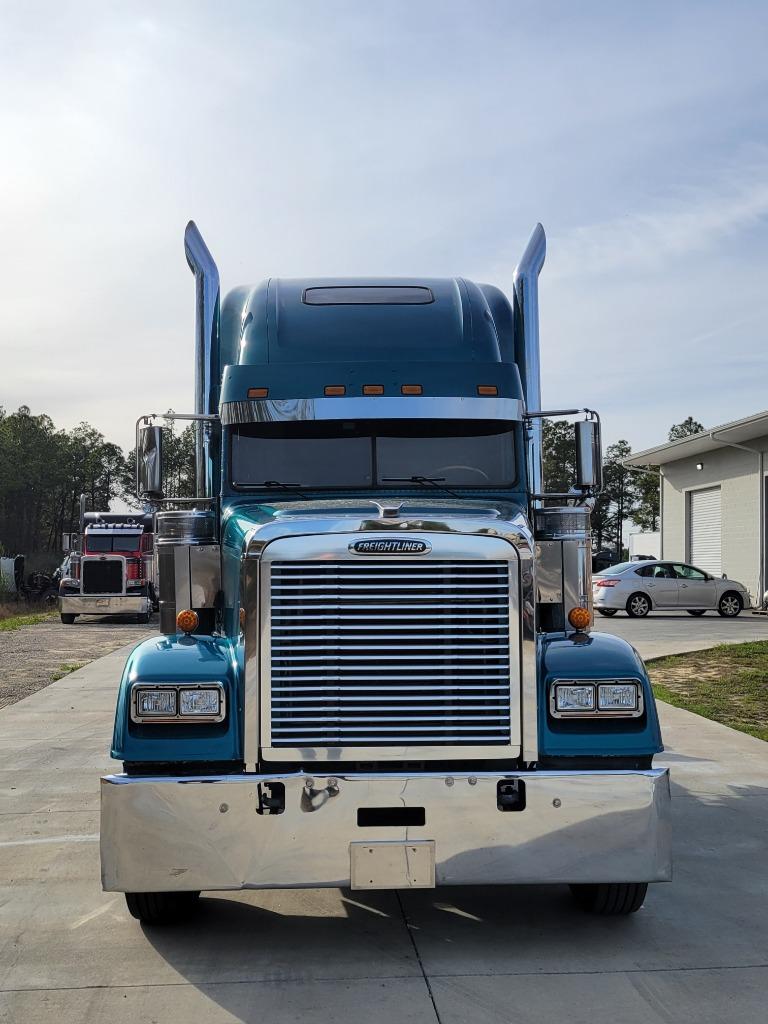 2006 Freightliner Fld132 - $65,900