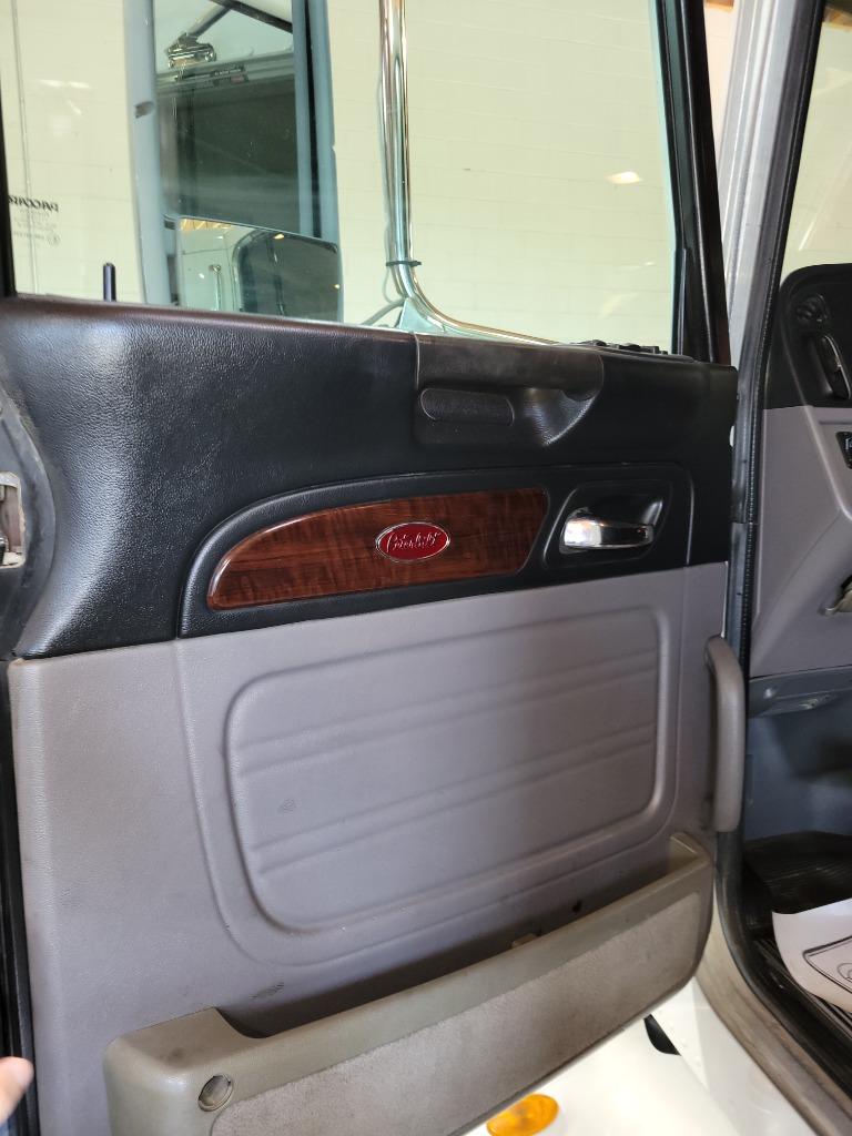 2012 Peterbilt 386 - $44,900
