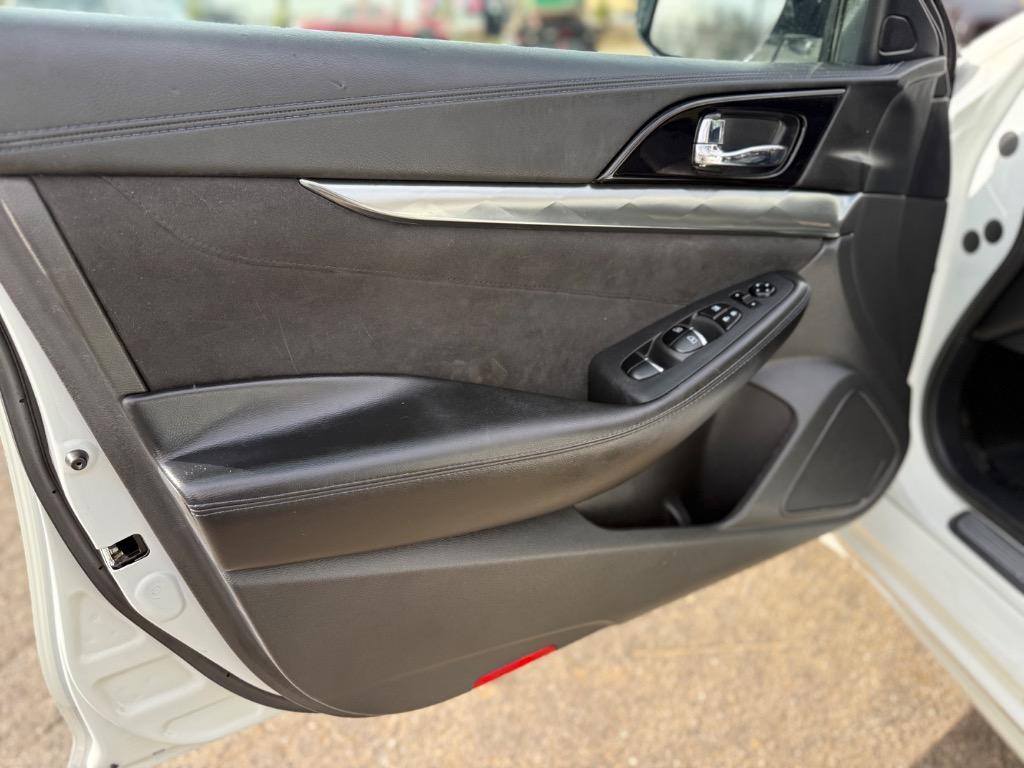 2016 Nissan Maxima SR photo