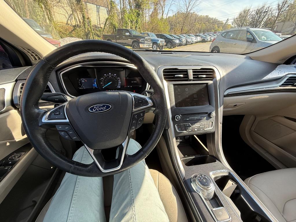 2017 Ford Fusion SE photo
